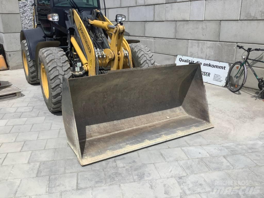 Komatsu WA100M-8 Фронтальные погрузчики