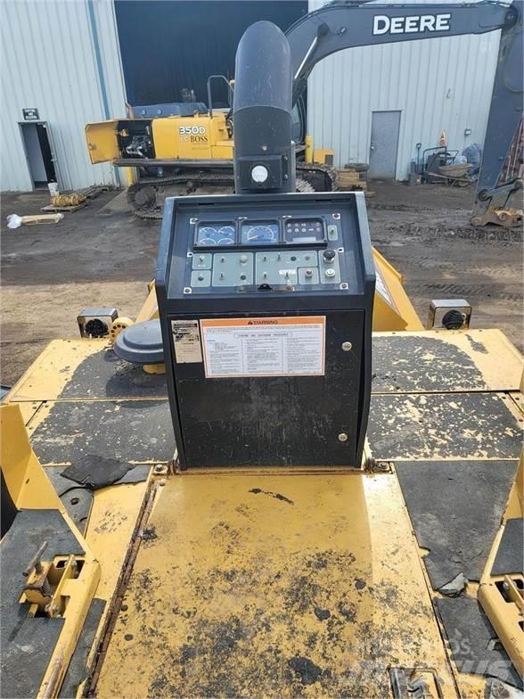 CAT AP-655C Асфальтоукладчики