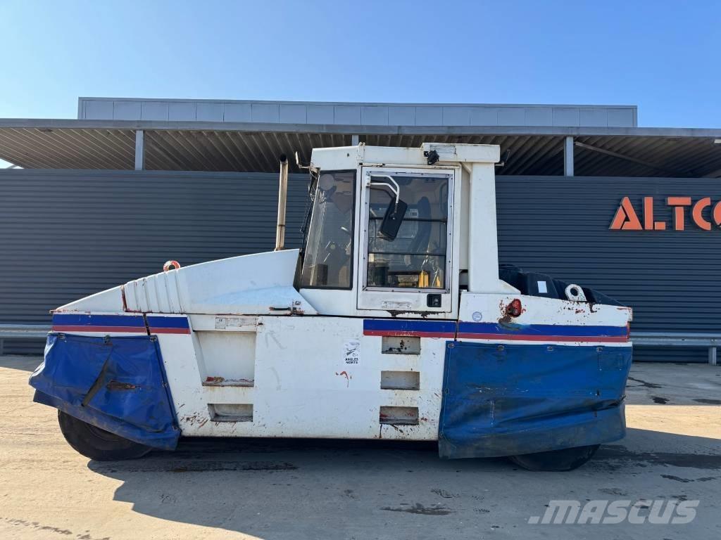 CAT RS-300B Пневматические катки