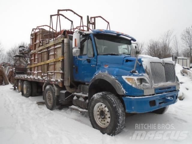 International 4600 Грузовики-платформы/боковая разгрузка