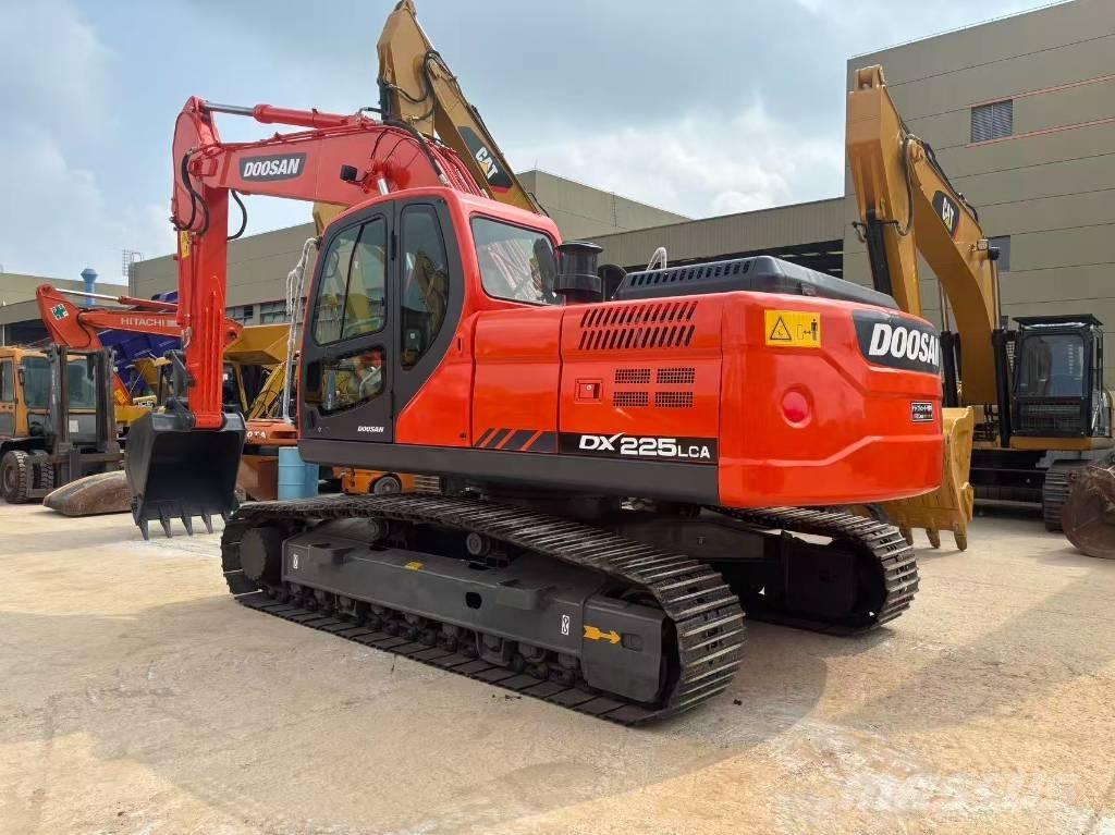 Doosan 225 LC Гусеничные экскаваторы
