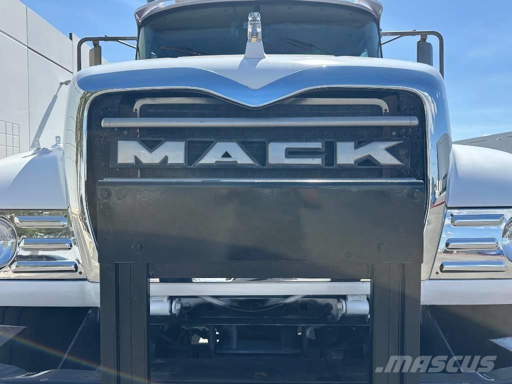 Mack CV 713 Контейнеровозы
