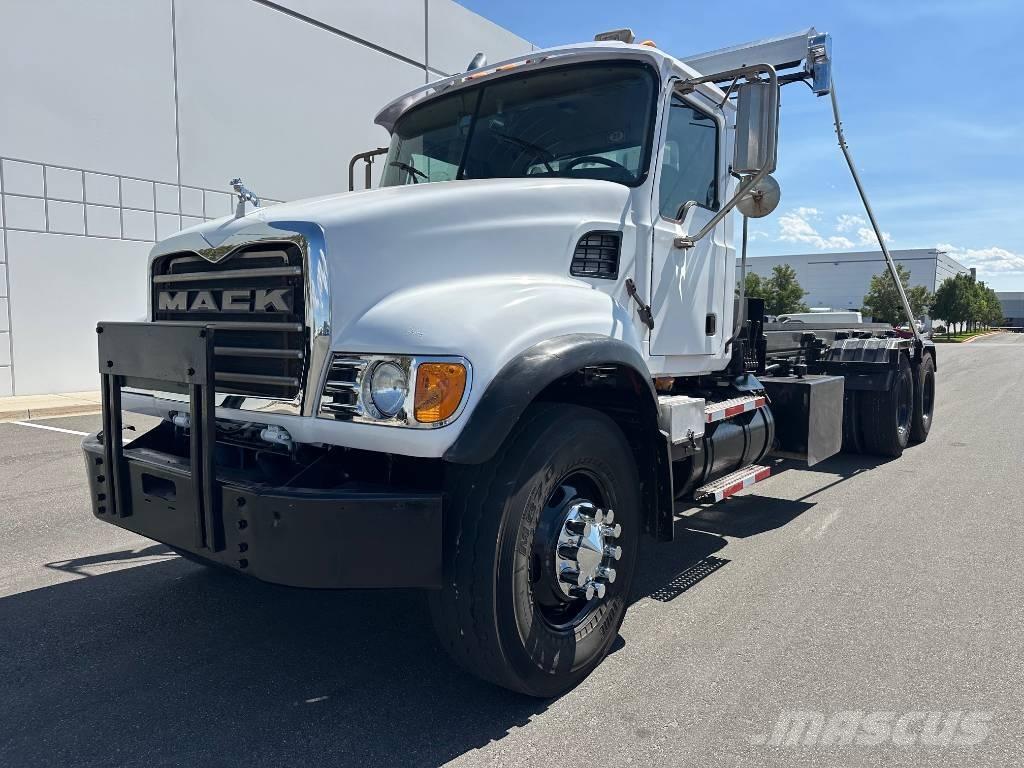 Mack CV 713 Контейнеровозы