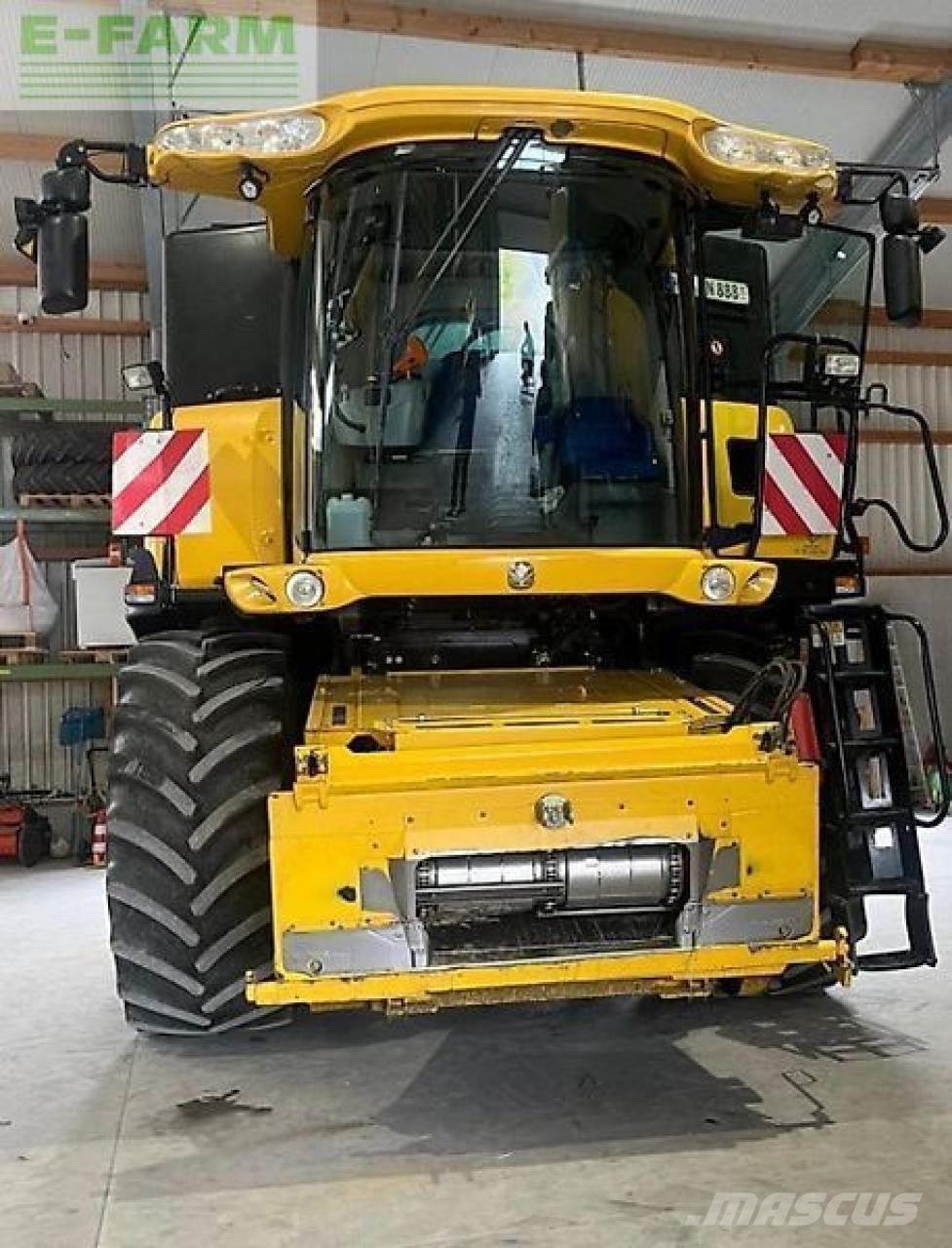 New Holland cr8080 Зерноуборочные комбайны