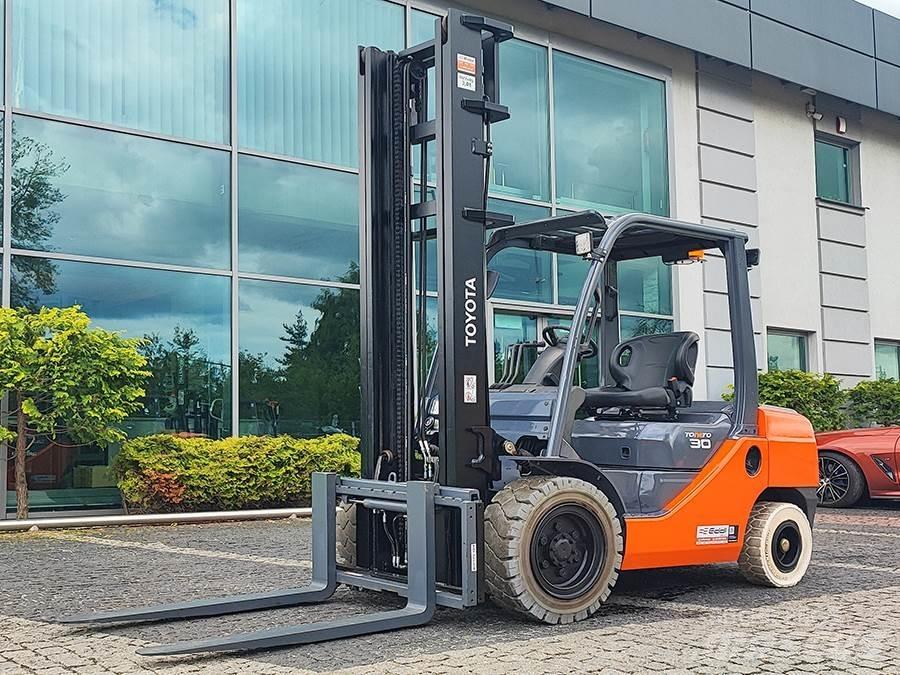 Toyota 02-8FDF30 Дизельные погрузчики