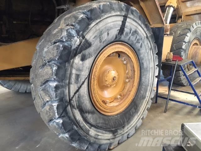 CAT 773 B Карьерные самосвалы