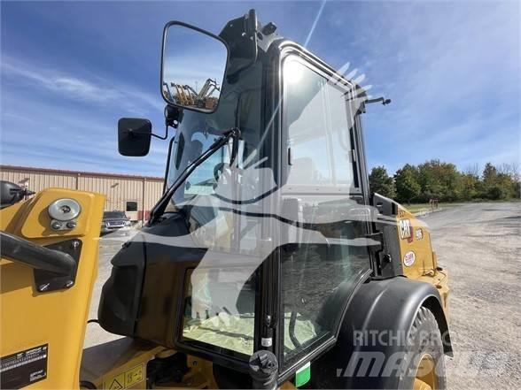 CAT 906M Фронтальные погрузчики