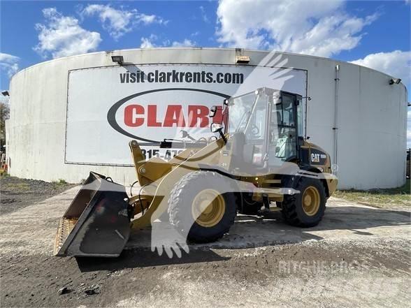 CAT 908M Фронтальные погрузчики
