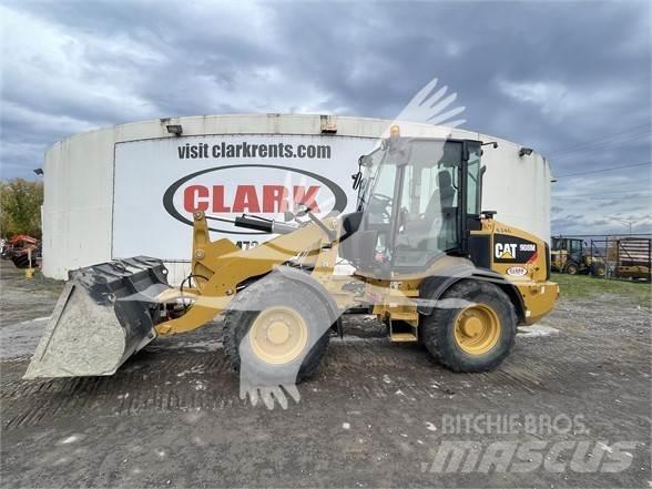 CAT 908M Фронтальные погрузчики