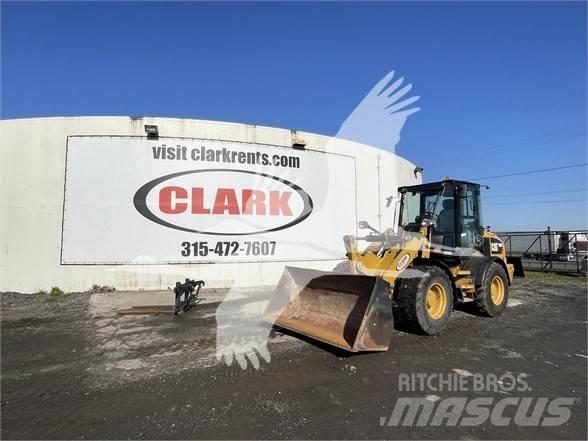 CAT 908M Фронтальные погрузчики