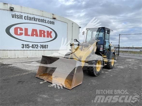CAT 908M Фронтальные погрузчики