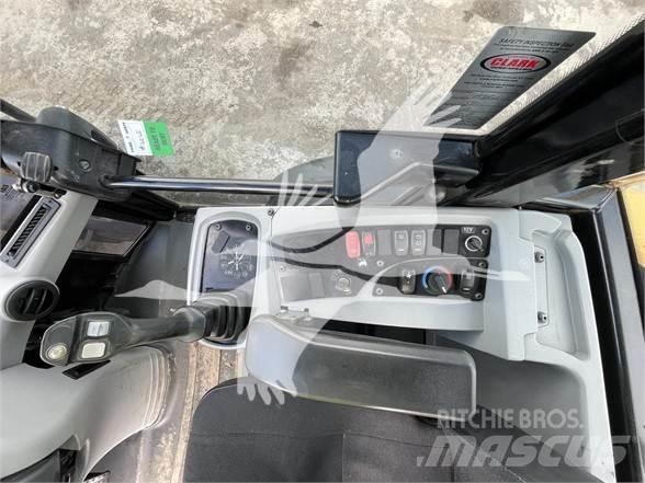 CAT 908M Фронтальные погрузчики