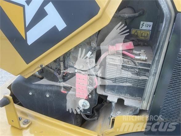 CAT 908M Фронтальные погрузчики