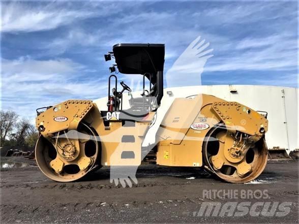 CAT CB64 Грунтовые катки
