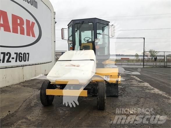  LAYMOR SM400 Вакуумные уборочные машины