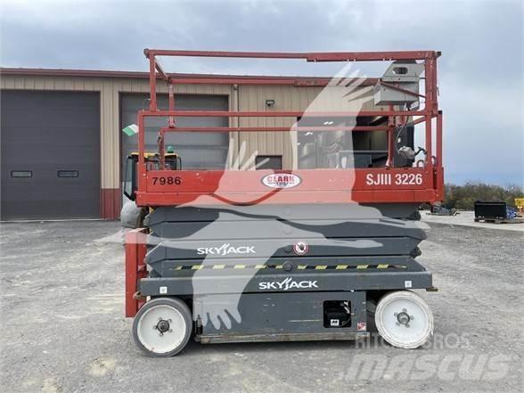 SkyJack SJ3226 Ножничные подъемники