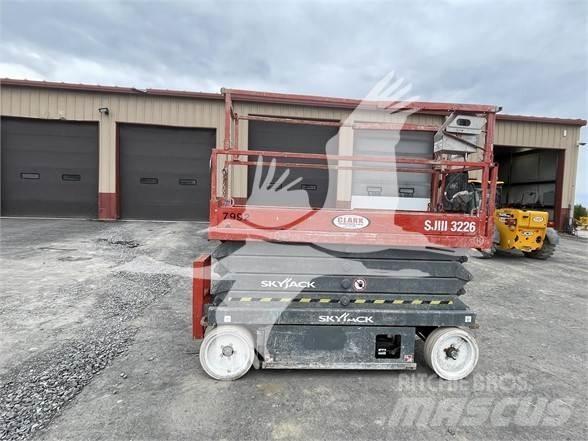 SkyJack SJ3226 Ножничные подъемники