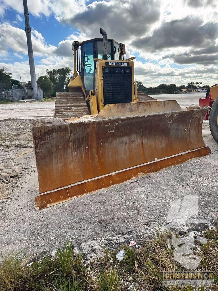 CAT D 6 N Гусеничные бульдозеры