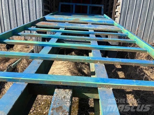 PAALIKÄRRY Прицепы для тюков и рулонов