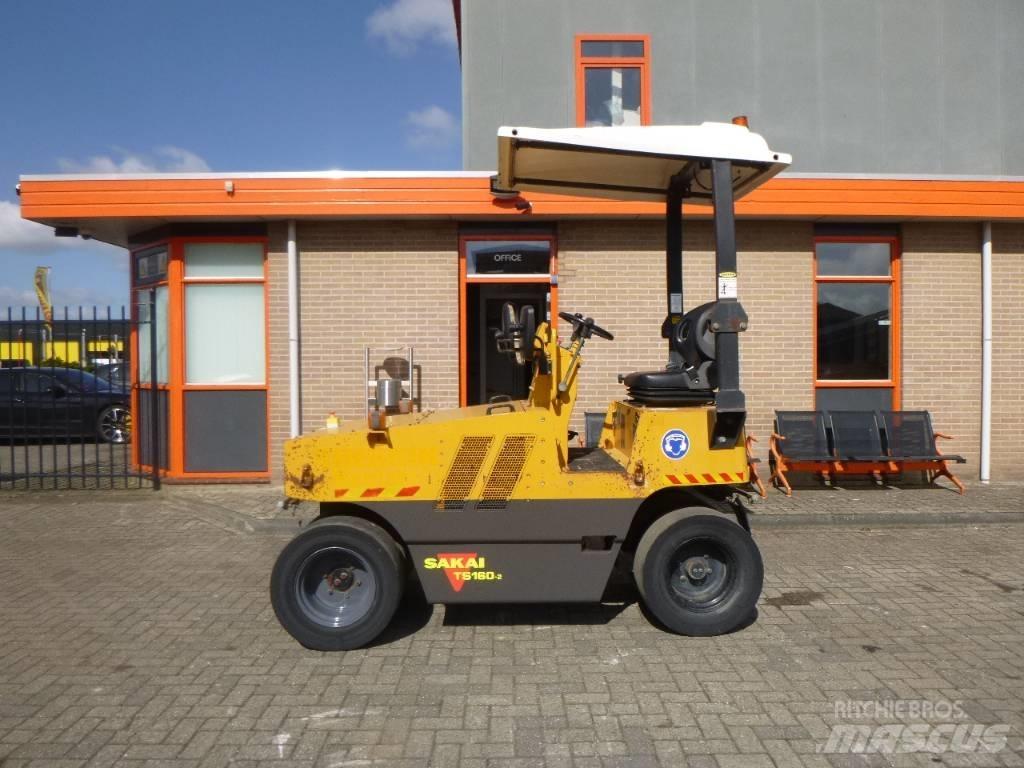 Sakai TS160-2 Пневматические катки