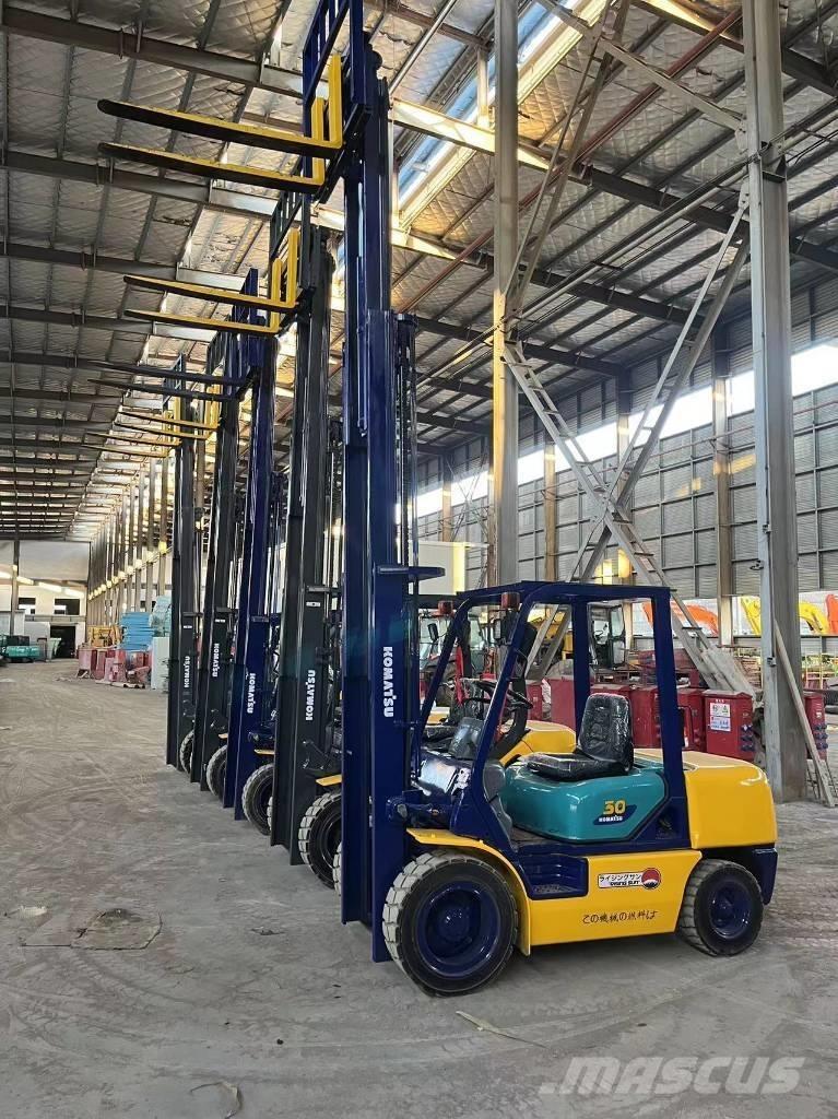 Komatsu FD 30 T-17 Дизельные погрузчики