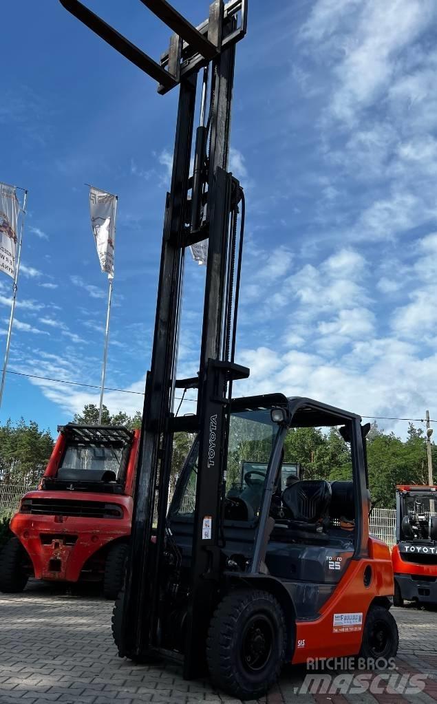 Toyota 02-8 FG F 25 Газовые погрузчики