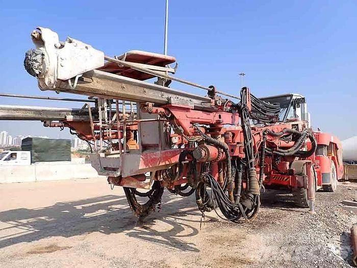 Sandvik DT821 C Буровые вышки