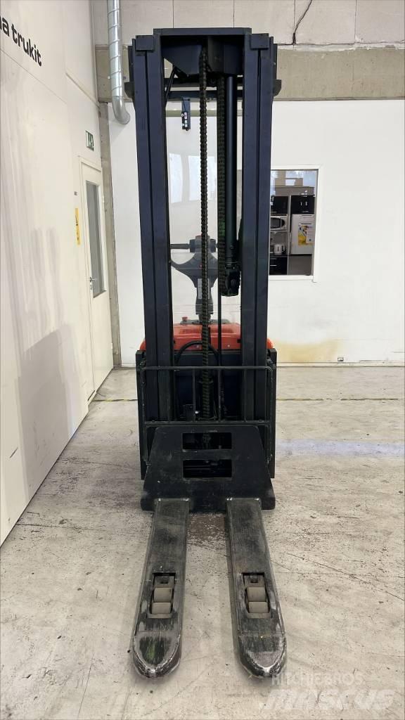 BT SPE 160 L Самоходные электроштабелёры