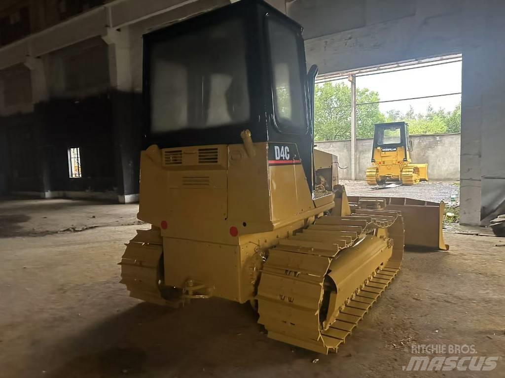 CAT D 4 C Гусеничные бульдозеры