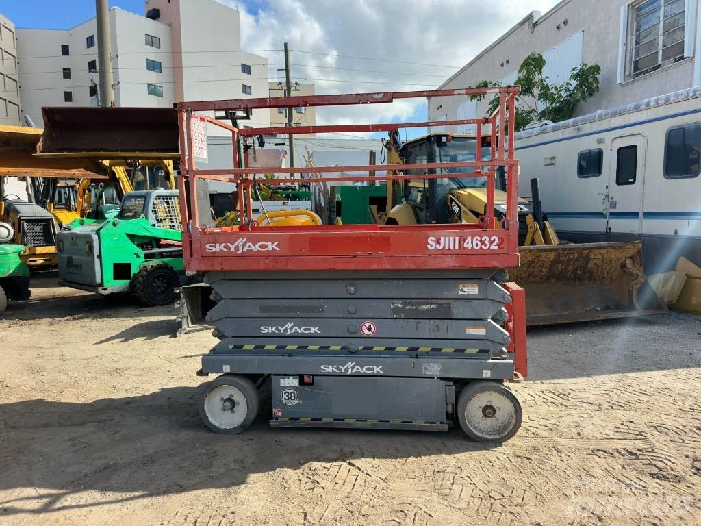 JLG 32 Lift Ножничные подъемники