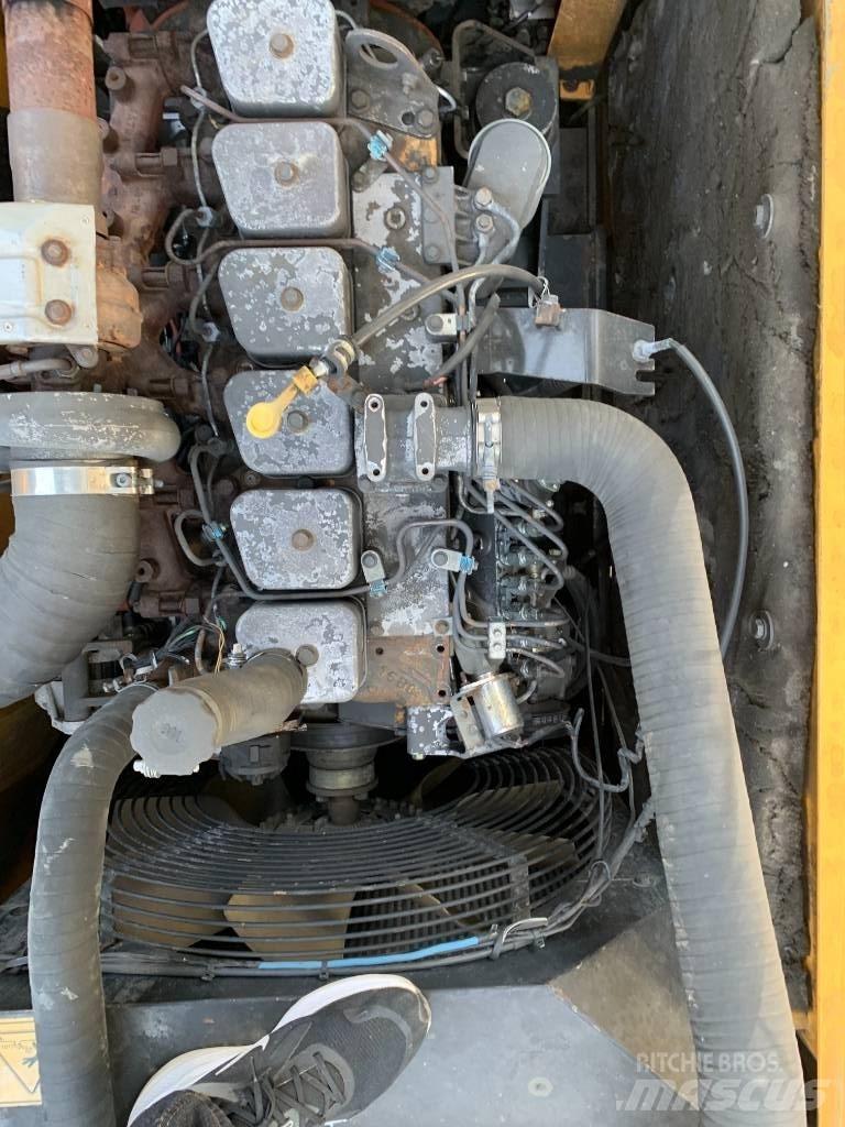 Hyundai R210W-9 Колёсные экскаваторы