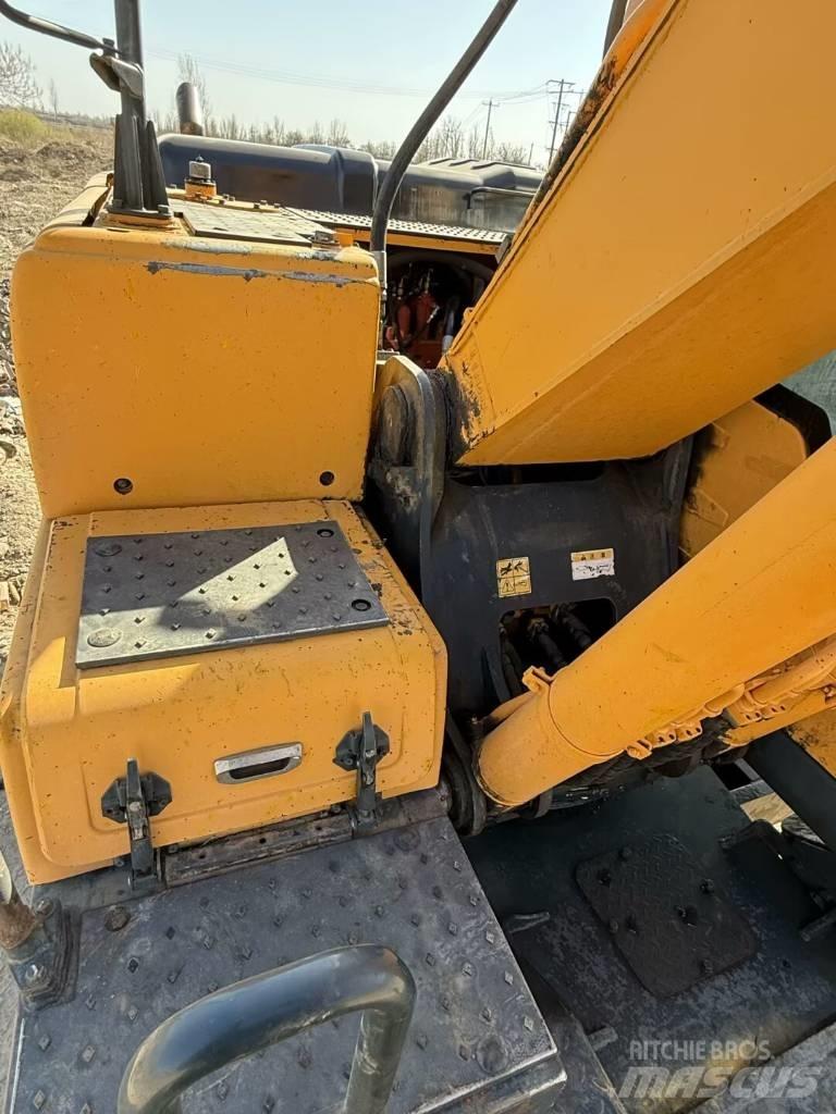 Hyundai R210W-9 Колёсные экскаваторы