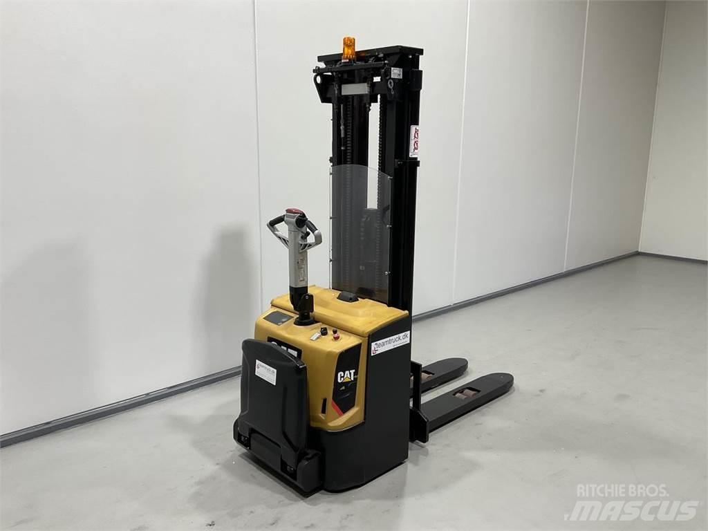 CAT NSP16N2R Самоходные электроштабелёры