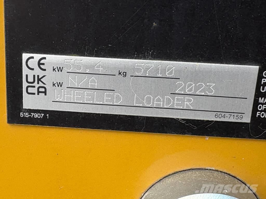 CAT 906 Фронтальные погрузчики