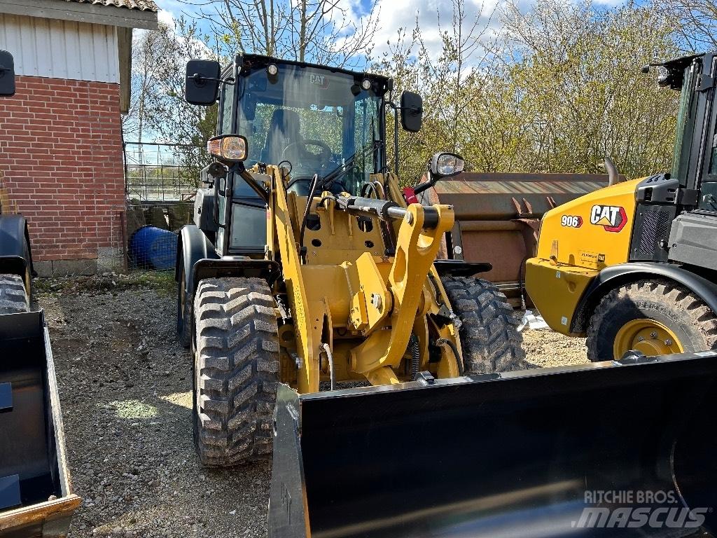 CAT 906 Фронтальные погрузчики