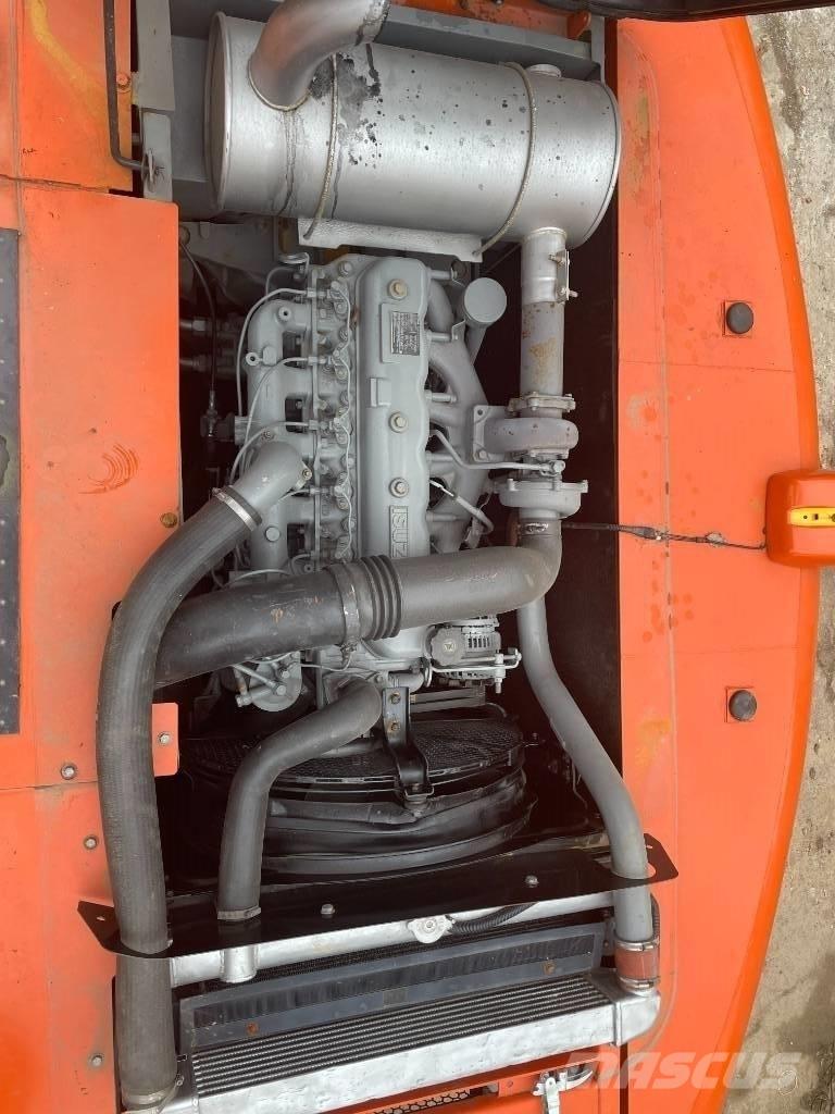 Hitachi ZX 200 Гусеничные экскаваторы