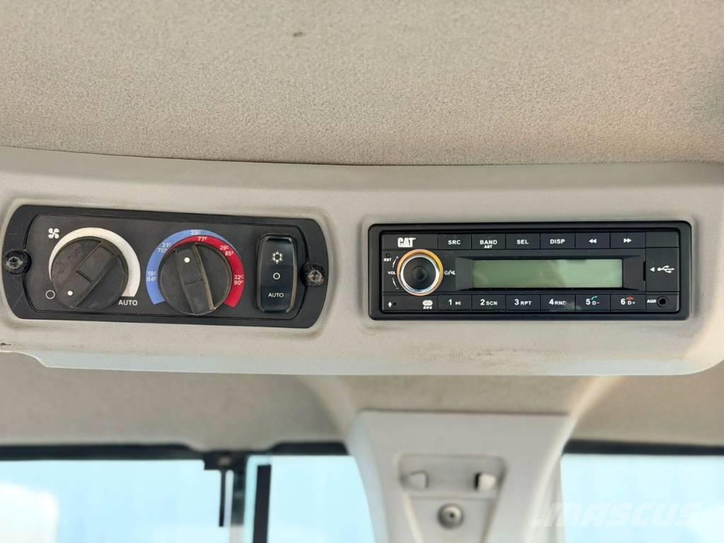 CAT 930M Фронтальные погрузчики