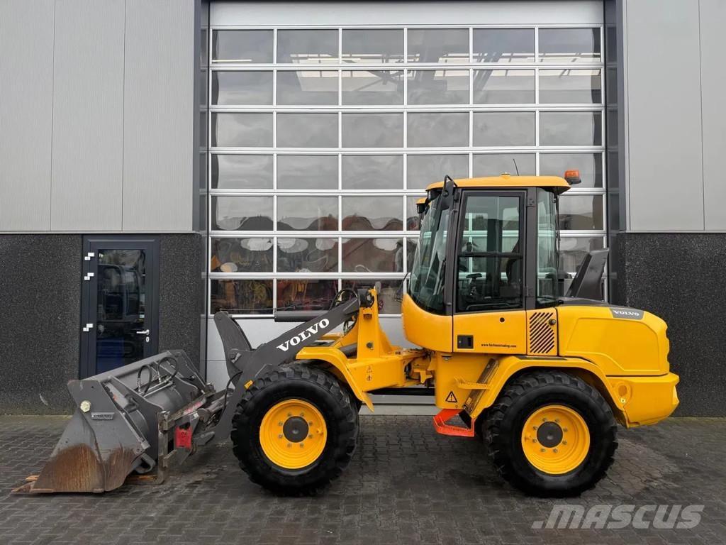 Volvo L30G Фронтальные погрузчики