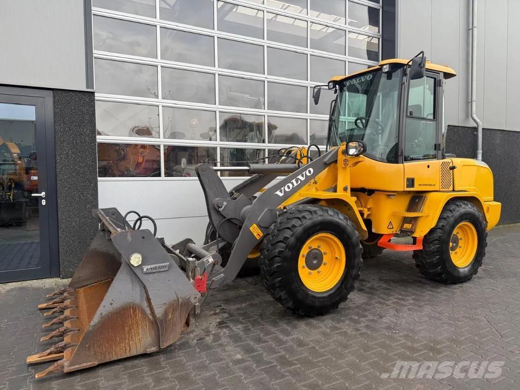 Volvo L30G Фронтальные погрузчики