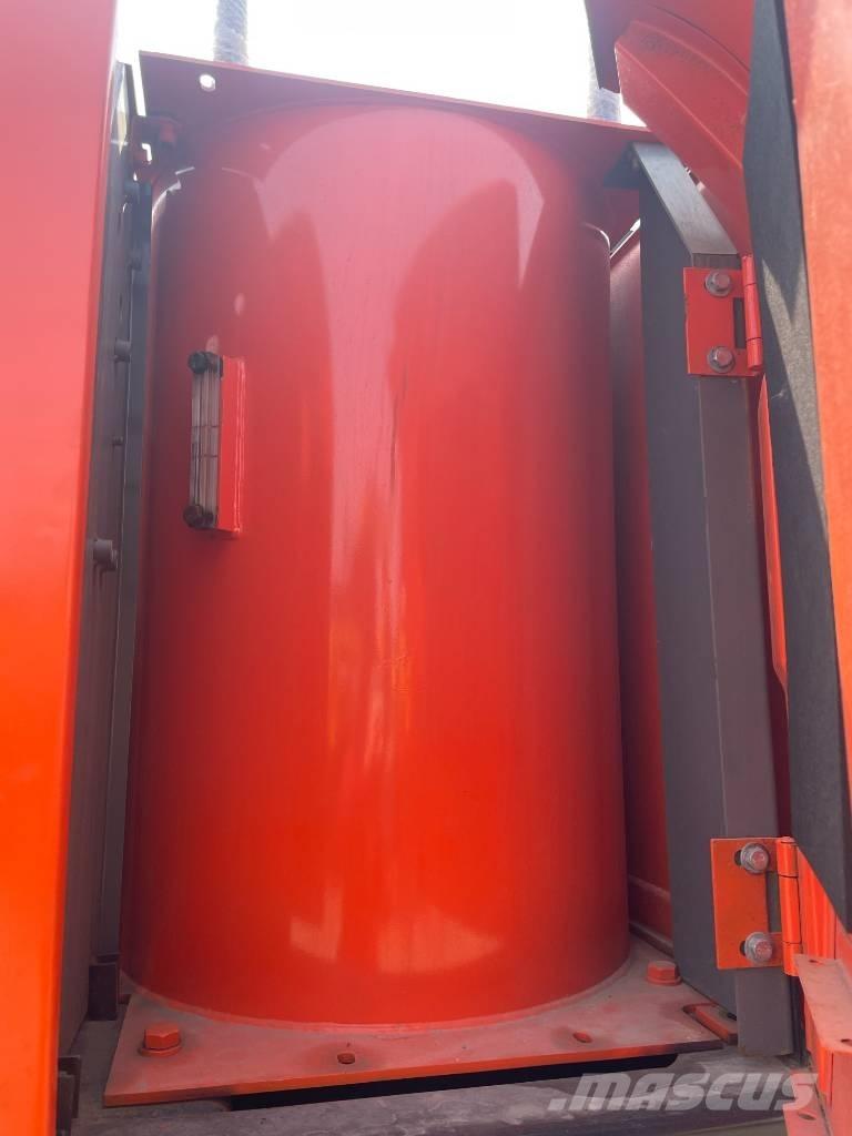 Hitachi ZX 240 Гусеничные экскаваторы