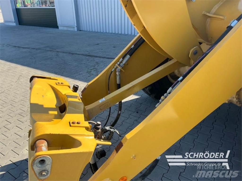 CAT 938 HL Фронтальные погрузчики