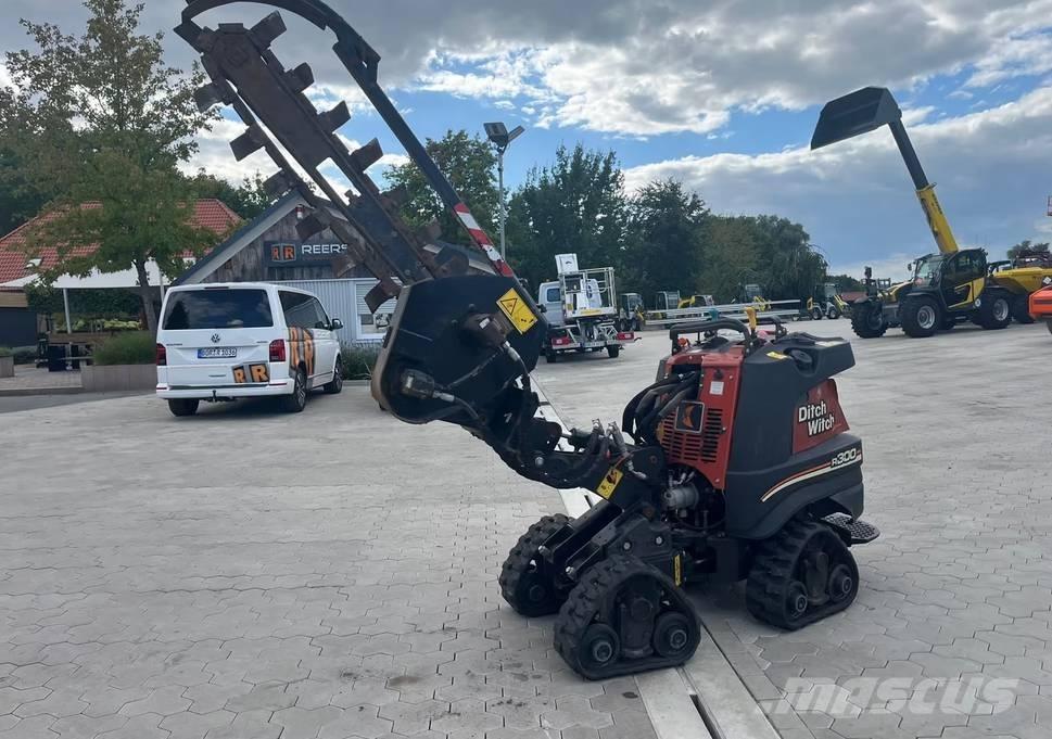 Ditch Witch R300 Гусеничные самосвалы