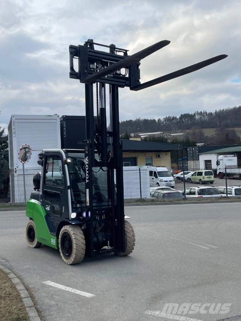 Toyota FVA450 Газовые погрузчики