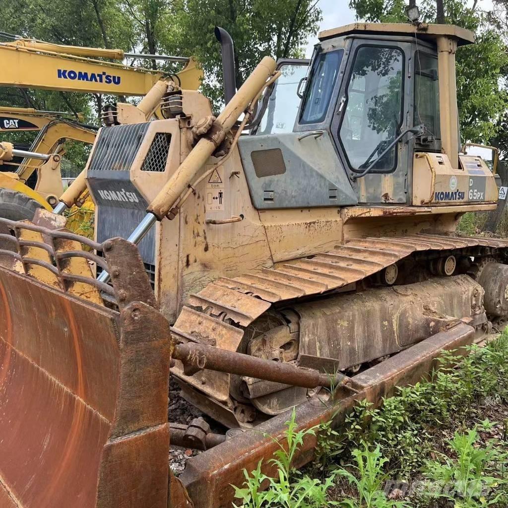 Komatsu D 65 P-12 Гусеничные бульдозеры