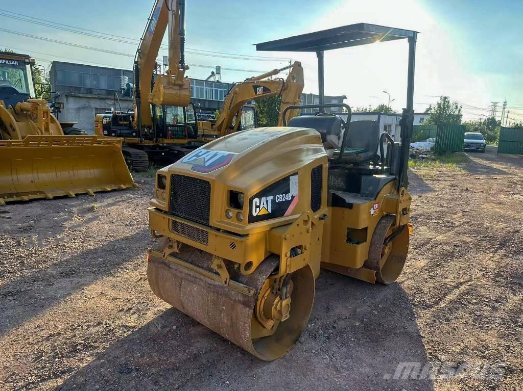 CAT CB 24 B Катки тротуарные