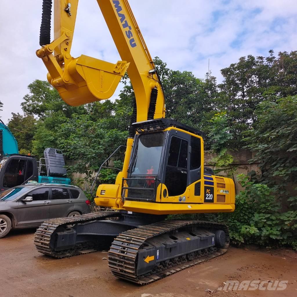 Komatsu PC 220 Гусеничные экскаваторы