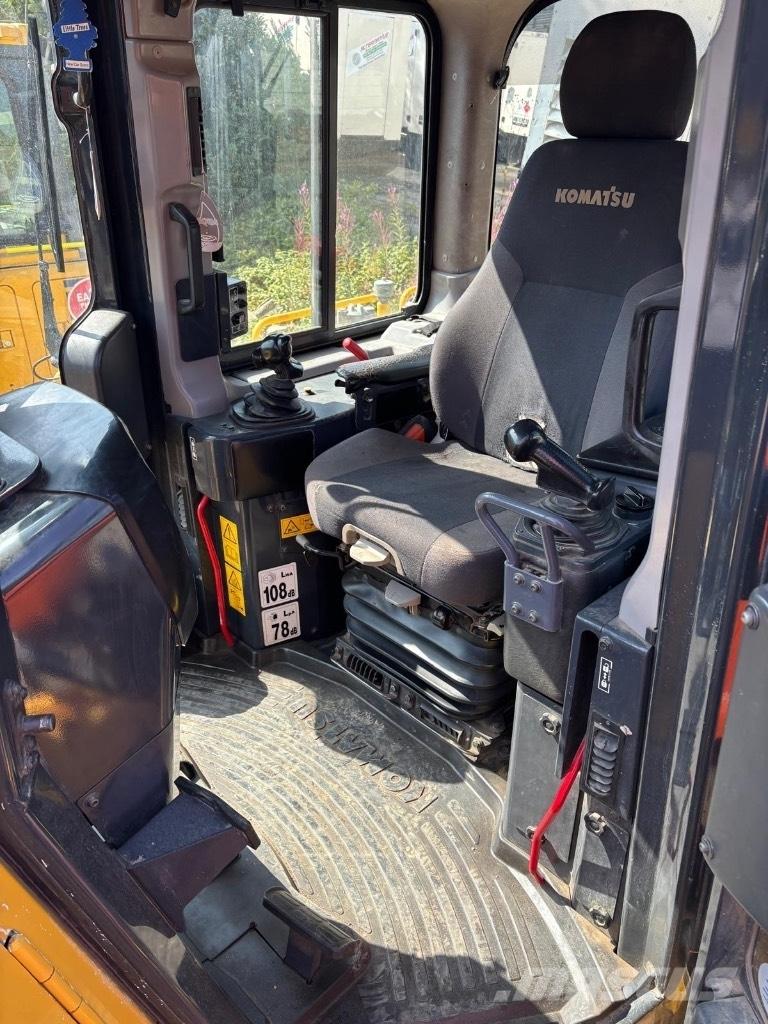 Komatsu D 65 PXi-18 Гусеничные бульдозеры
