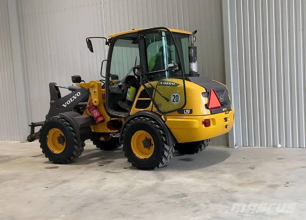 Volvo L 25 F Фронтальные погрузчики