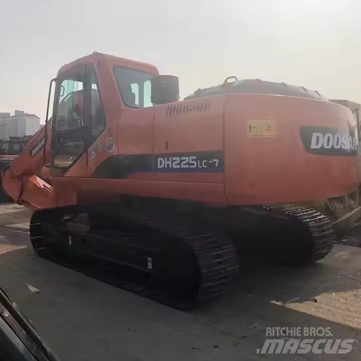 Doosan DH 225 Гусеничные экскаваторы