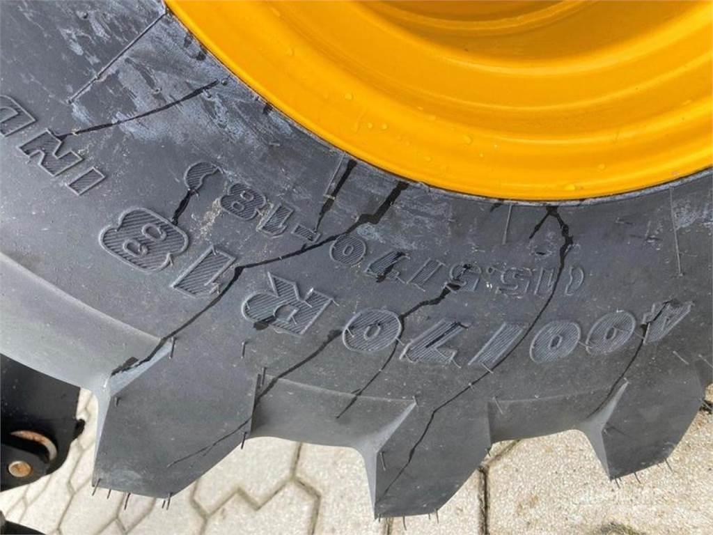JCB 407 Фронтальные погрузчики